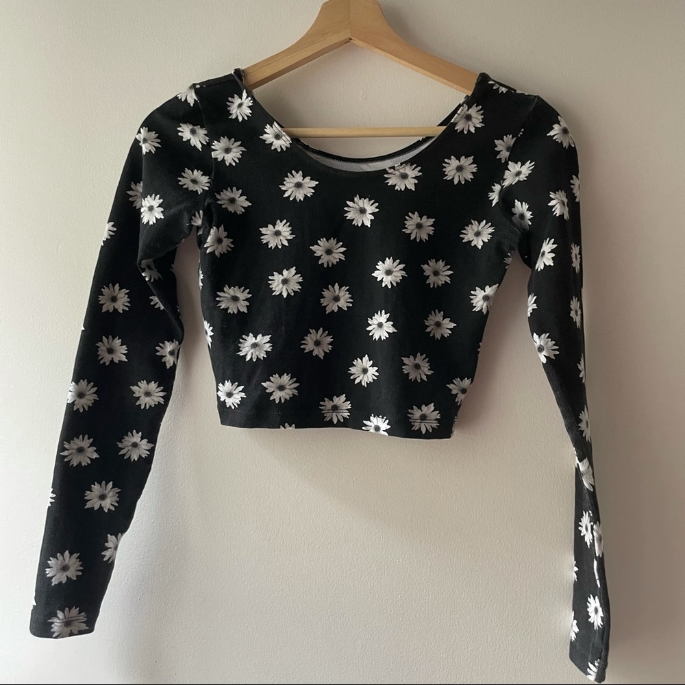 AMERICAN APPAREL DAISY BLACK CROP TOP